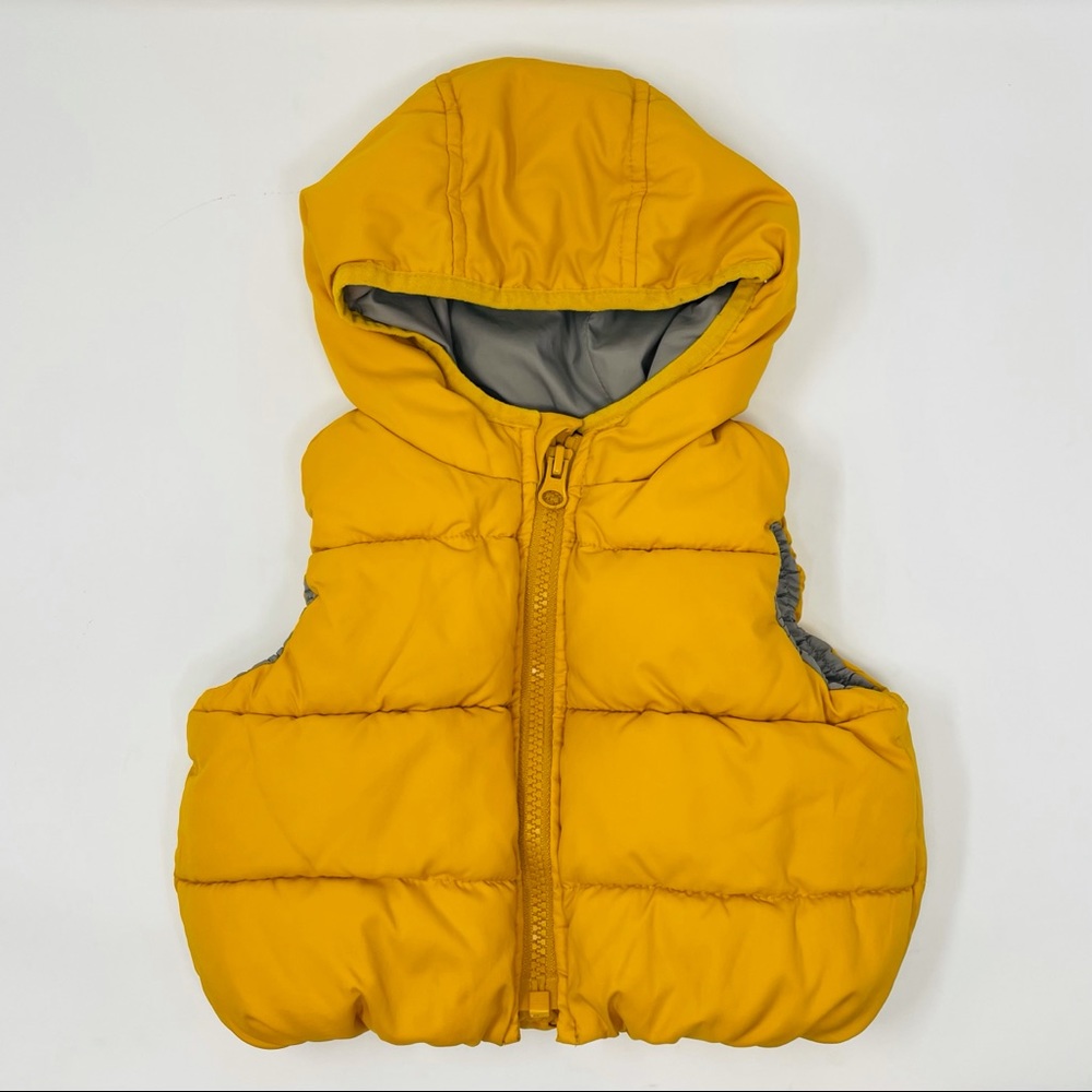 Baby Gap Puffer yellow vest 0-6 month